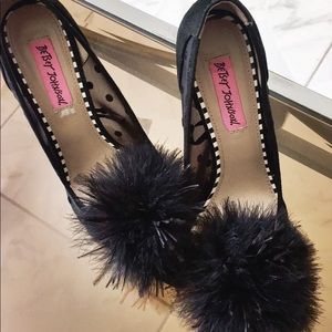 Betsey Johnson pompom black heels 👠